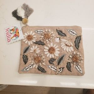 Can be used as a wallet or makeup bag